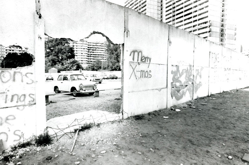 FreedomSummer17-1990WestBerlinWallHoleWithGraffiti