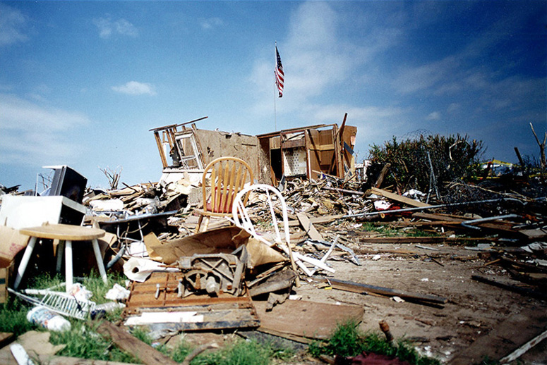 Oklahama2003Moore-f5-TornadoAftermathPhoto4